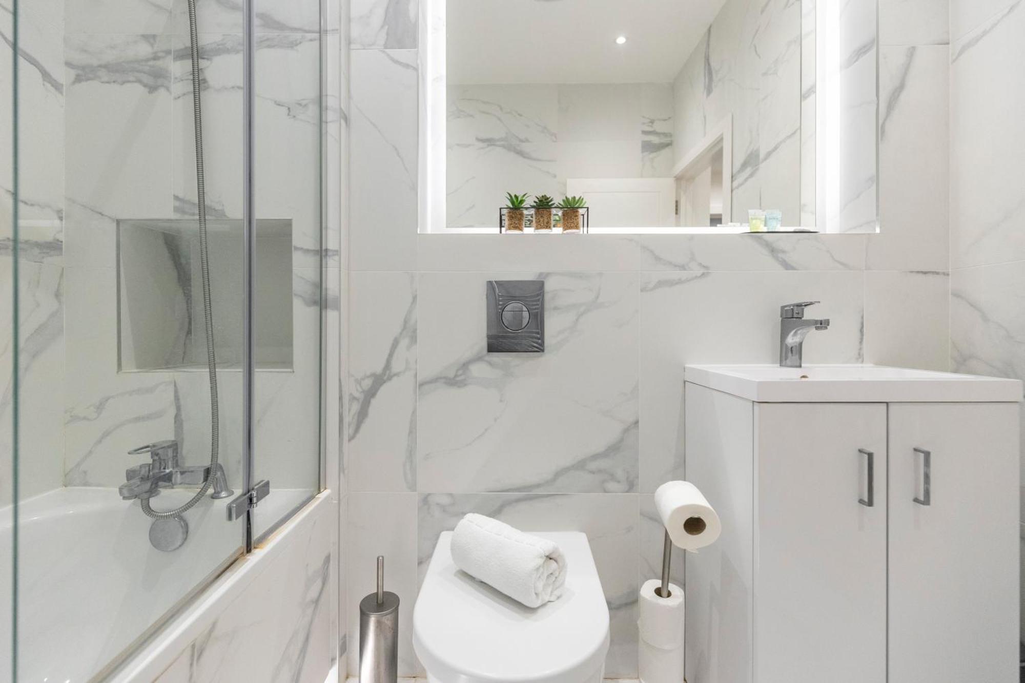 Spacious Luxury Apartment King Bed - Central Location Londra Esterno foto