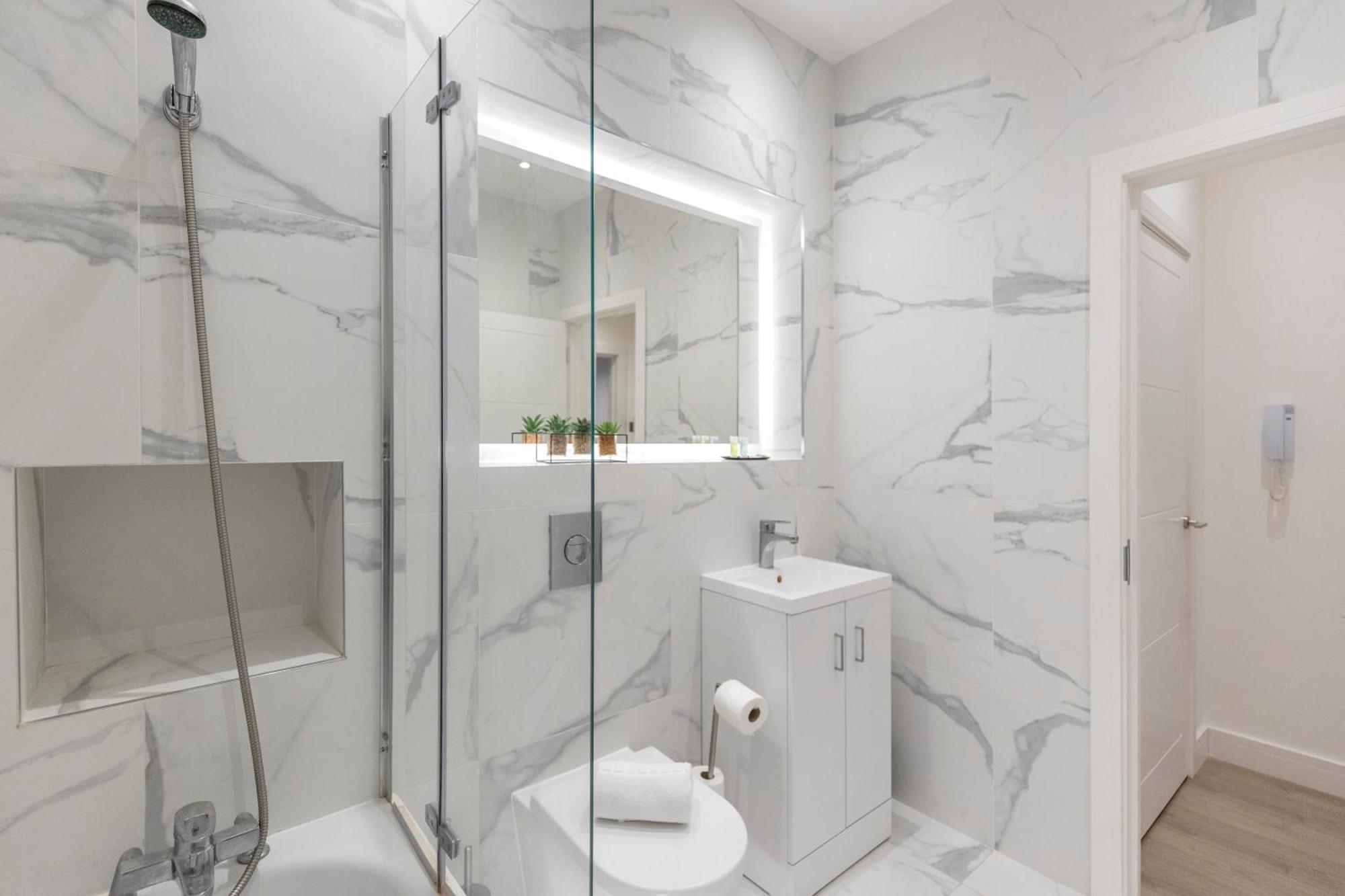 Spacious Luxury Apartment King Bed - Central Location Londra Esterno foto